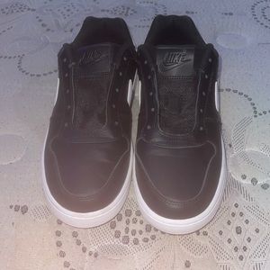 black and white low nike shoe